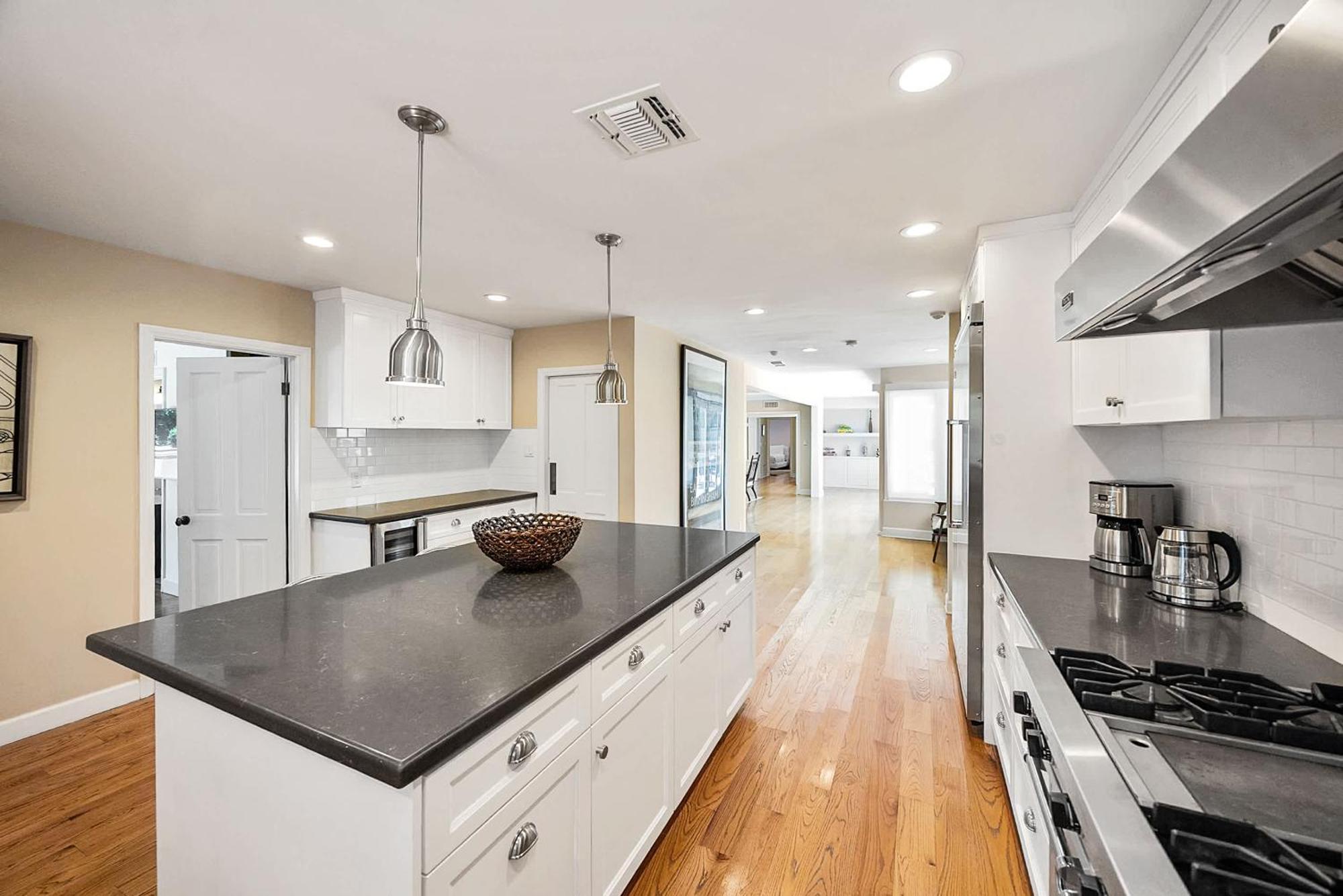 Casa vacanze New Listing Beverly By Colby & Conrad